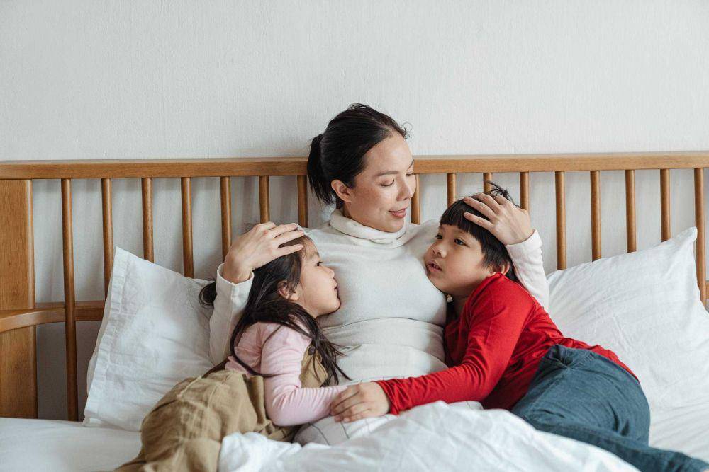 ilustrasi ibu dan anak (pexels.com/Ketut Subiyanto)