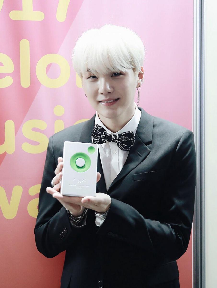 SUGA BTS (twitter.com/bts_bighit)