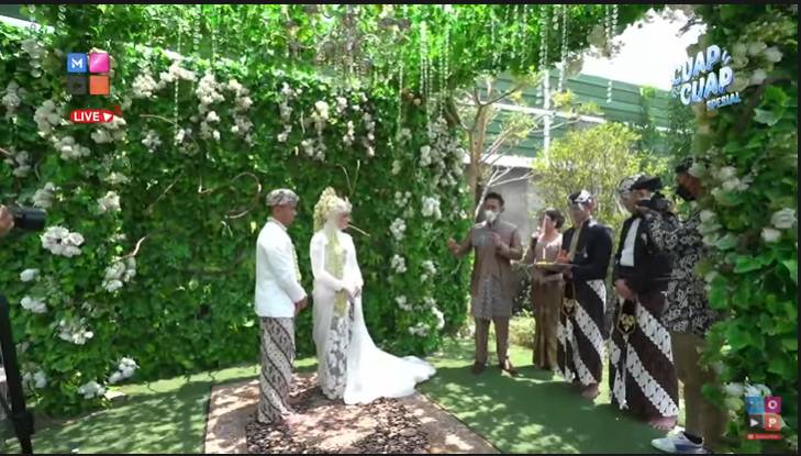 Makeup dan busana Syifa. (youtube.com/MOPChannel)