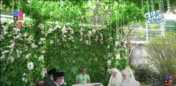 Makeup dan busana Syifa. (youtube.com/MOPChannel)