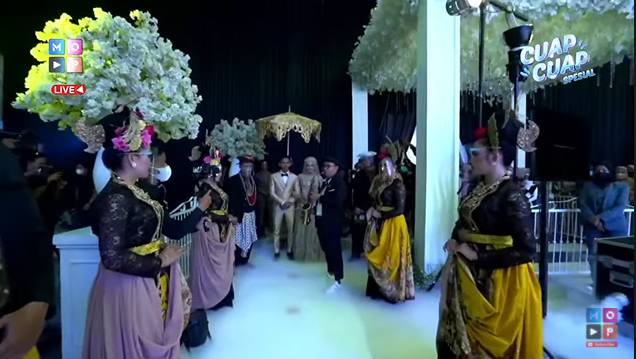 Dekorasi resepsi Ridho dan Syifa. (youtube.com/MOPChannel)