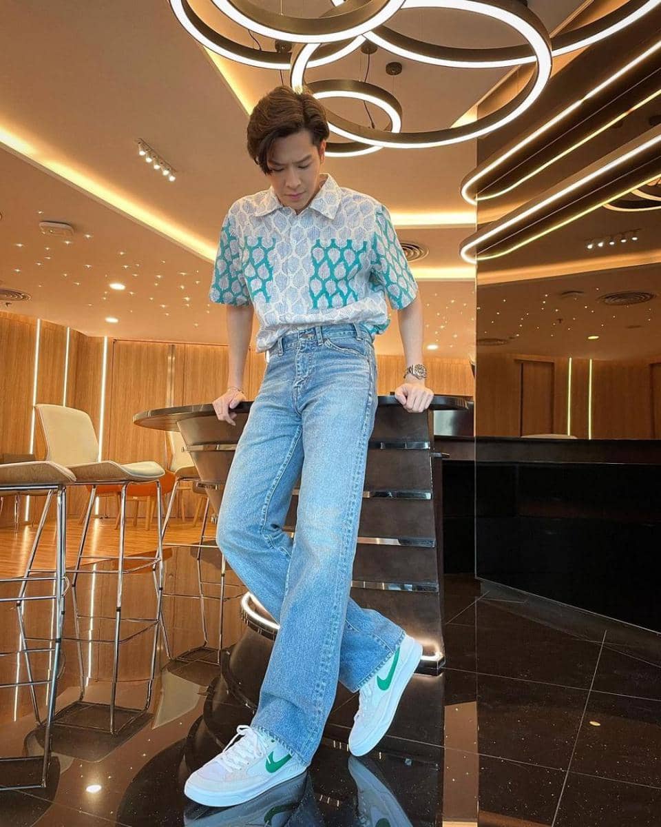 Outfit kasual ala March Chutavuth (instagram.com/marchutavuth)