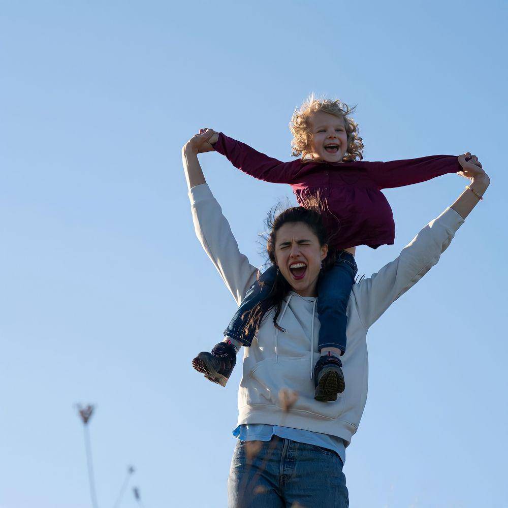 Margaret Qualley dan Rylea Nevaeh Whittet (dok.Netflix/Maid)