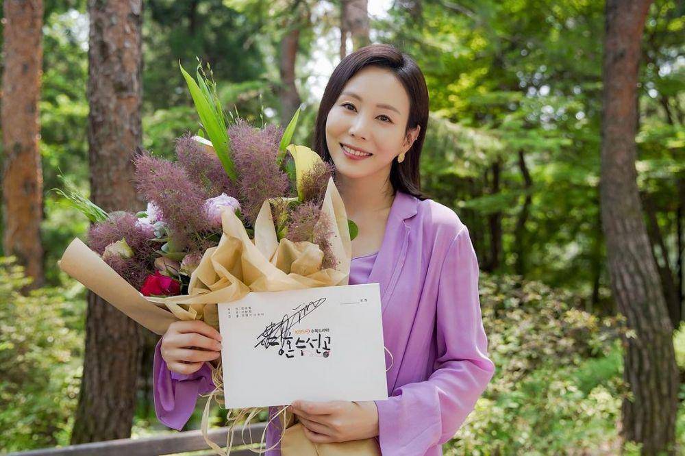Park Ye jin mempromosikan drama Fix You. (instagram.com/sarament_official)
