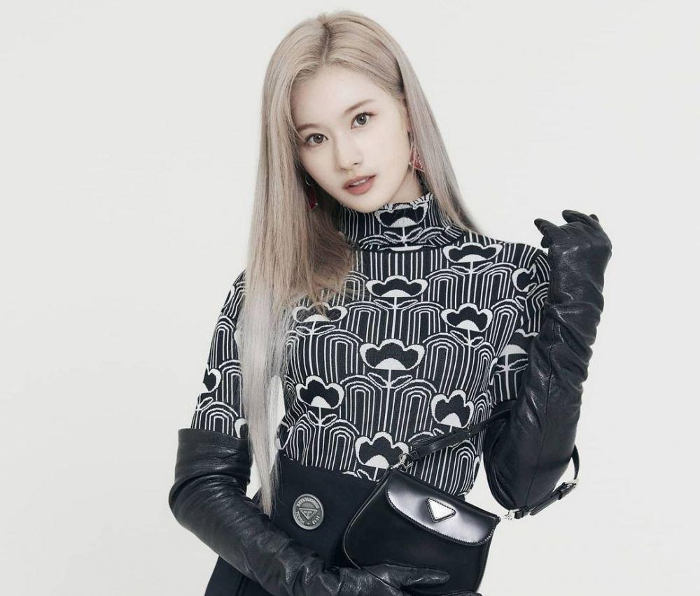 Sana TWICE (intagram.com/twicetagram)