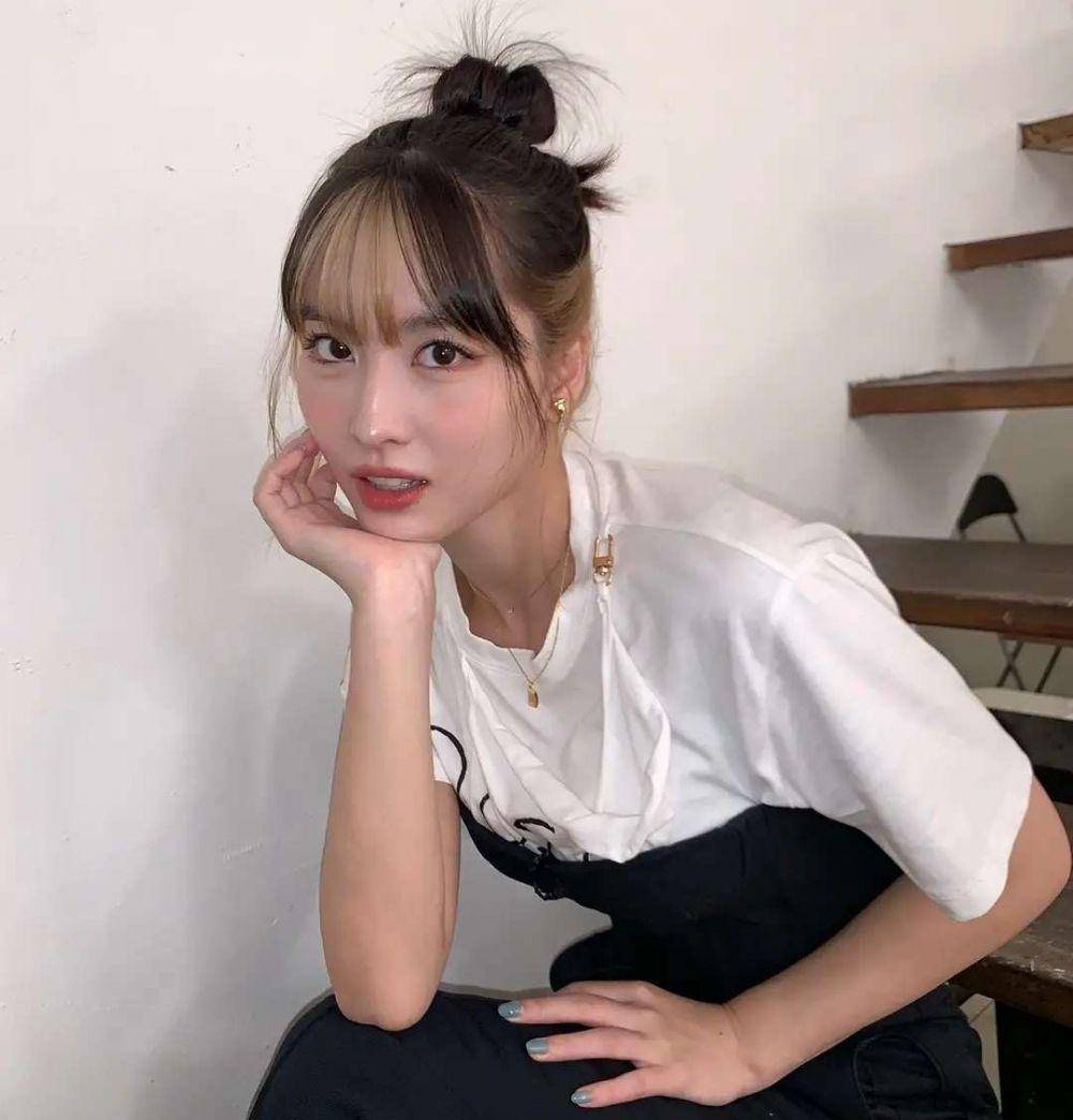 Momo TWICE (intagram.com/twicetagram)