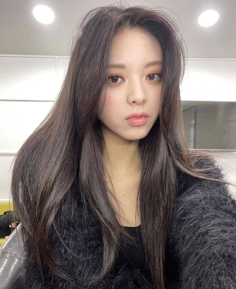 Yuna ITZY (instagram.com/itzy.all.in.us)