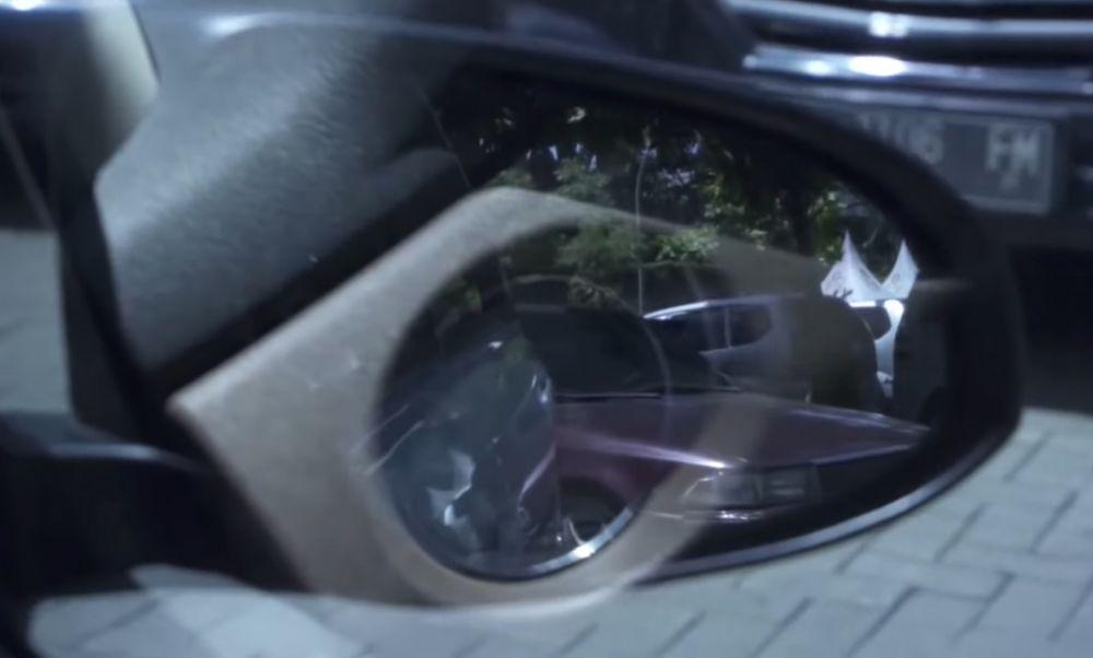 Spion mobil (youtube.com/GridOto Tips)
