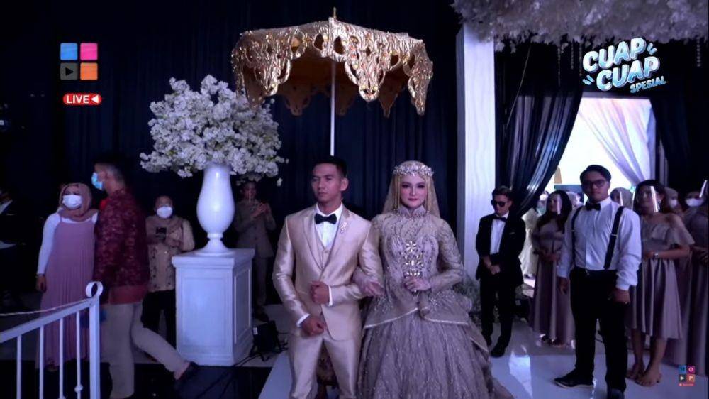 Makeup dan busana Syifa. (youtube.com/MOPChannel)