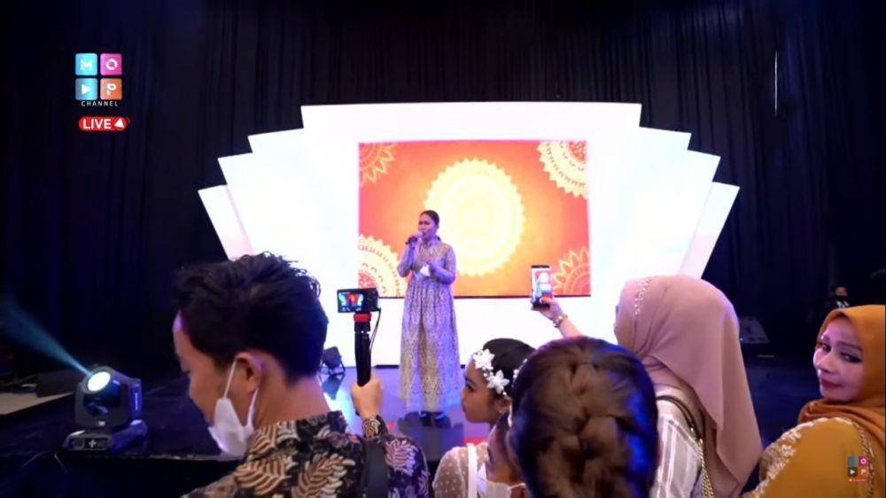 Dekorasi resepsi Ridho dan Syifa. (youtube.com/MOPChannel)