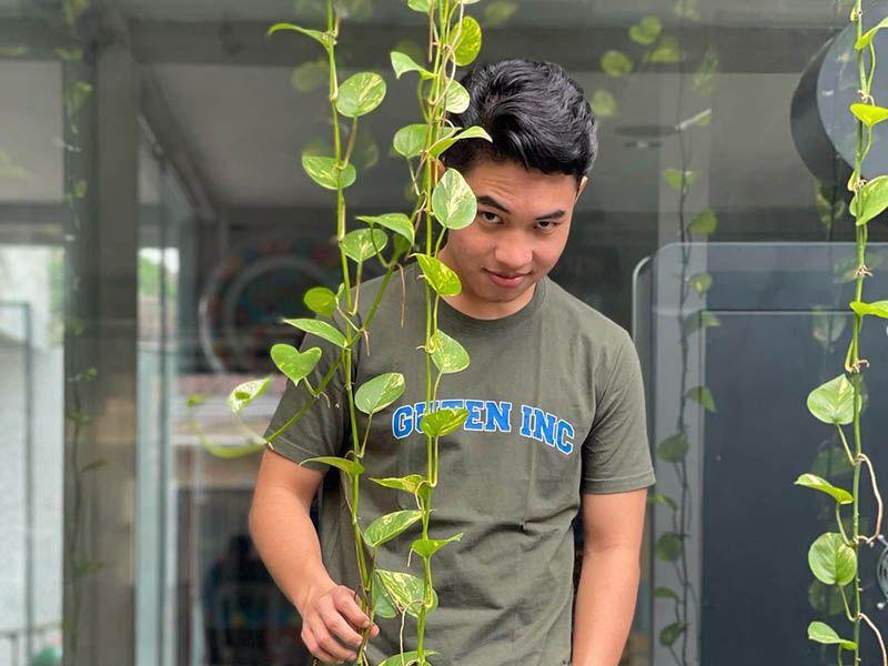 10 Potret Fiki Naki dengan Tatapan Mata Tajam, Siap Bikin Meleleh!