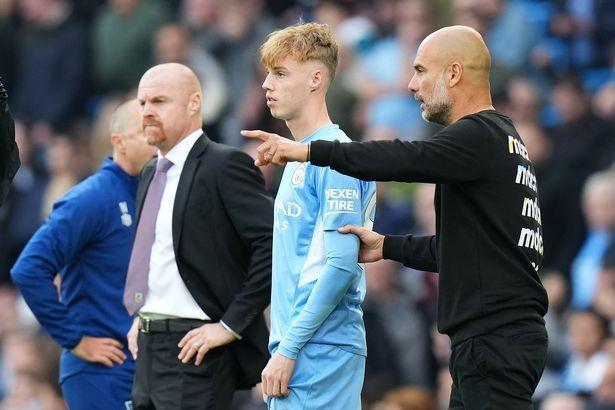 Cole Palmer dimasukkan Guardiola di injury time saat lawan Burnley. (mirror.co.uk)