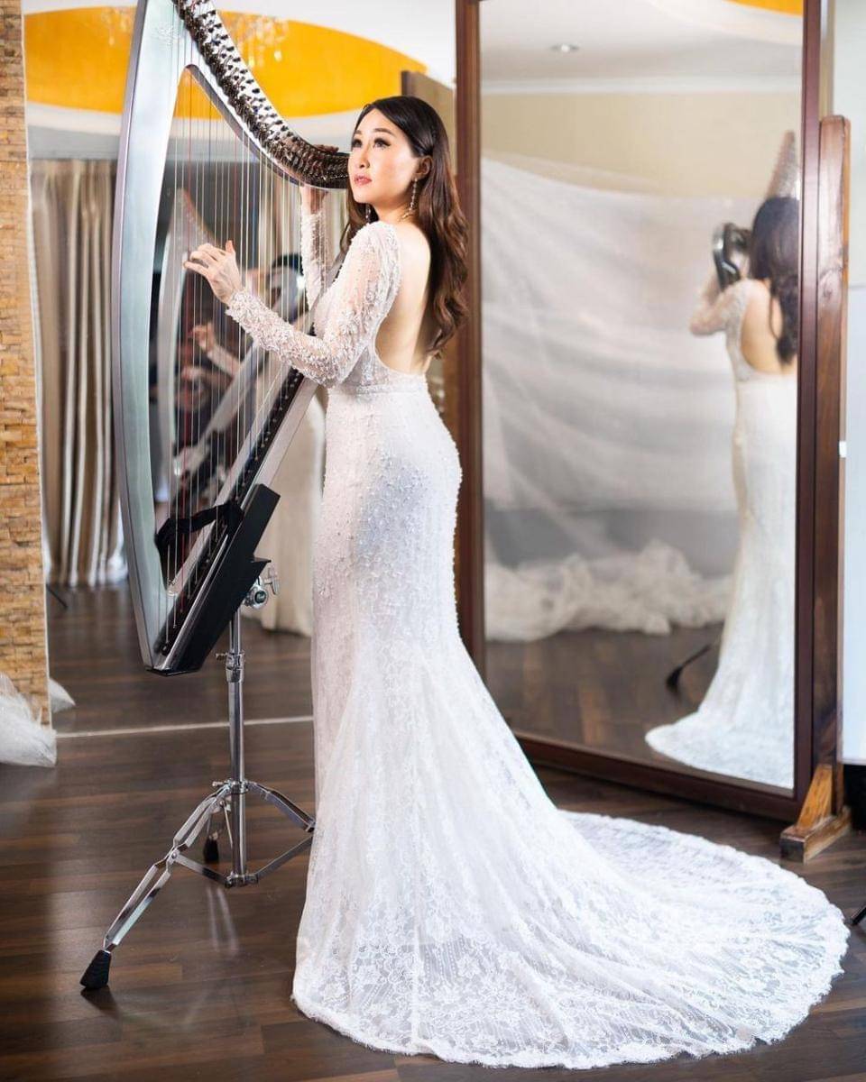 Dress Angela July (instagram.com/angelajuly_)