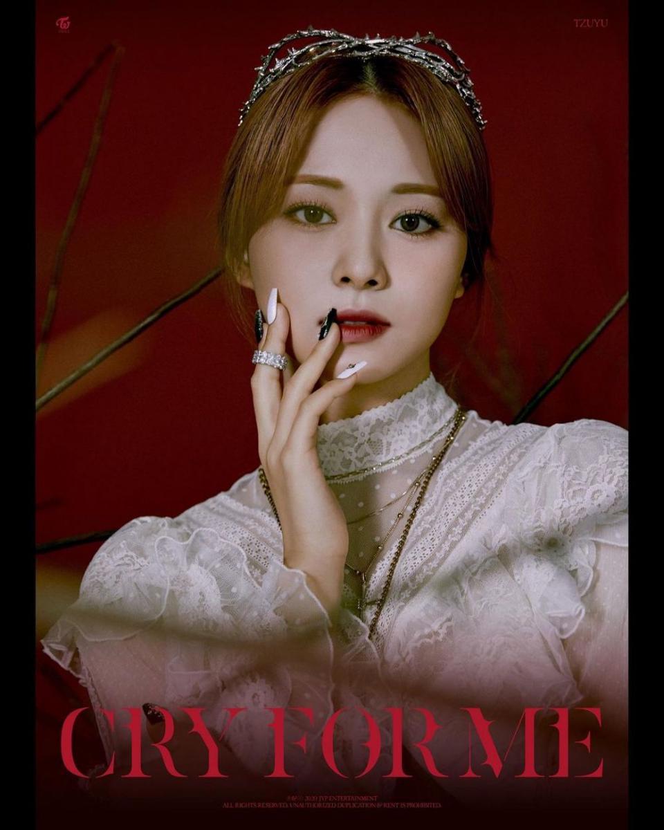 potret nail art Tzuyu Twice (instagram.com/tzuyued)