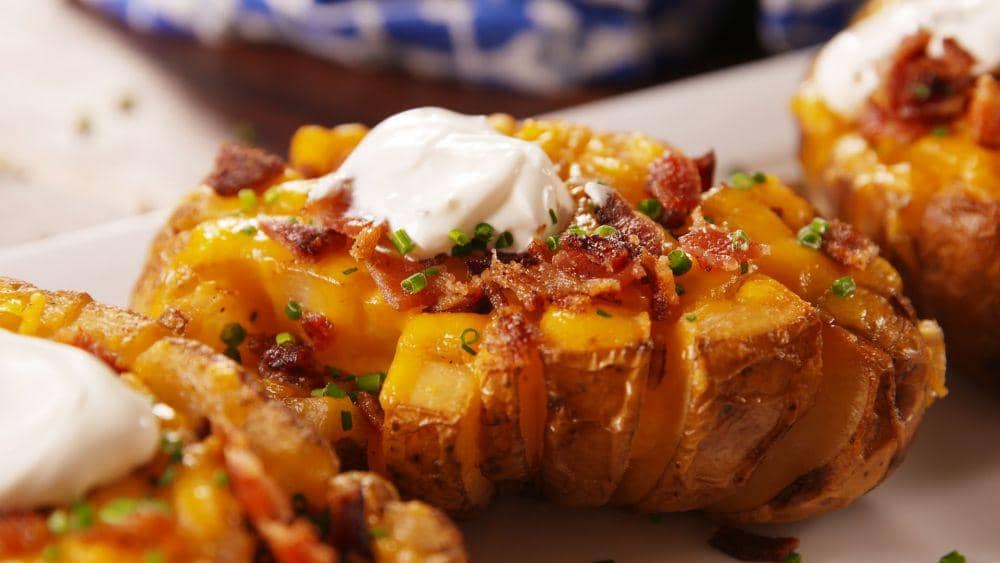 ilustrasi bloomin potato (delish.com/Chelsea Lupkin)