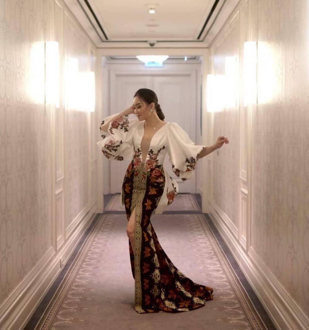 Dress Angela July (instagram.com/angelajuly_)