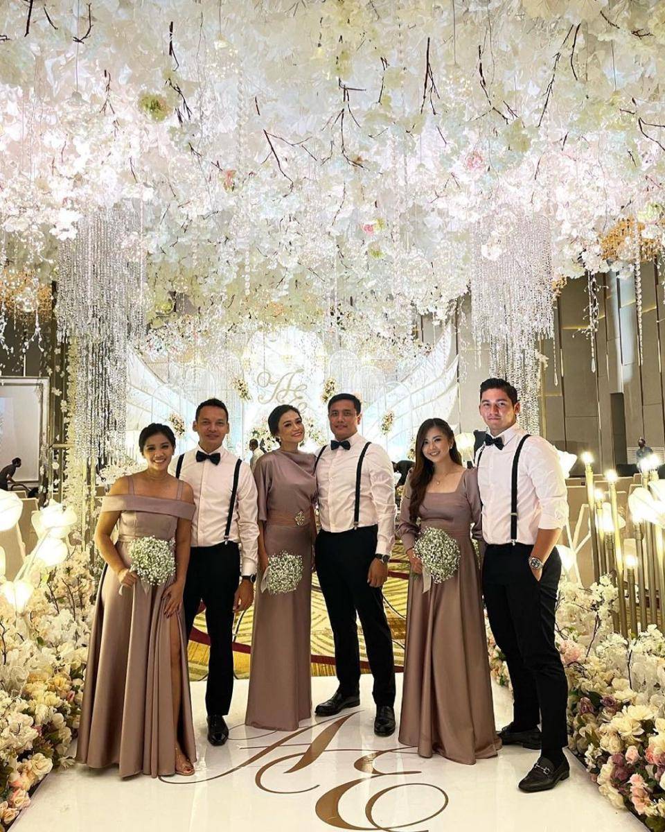 Gaya Kondangan Istri Ben Joshua (instagram.com/elsapasaka_r)