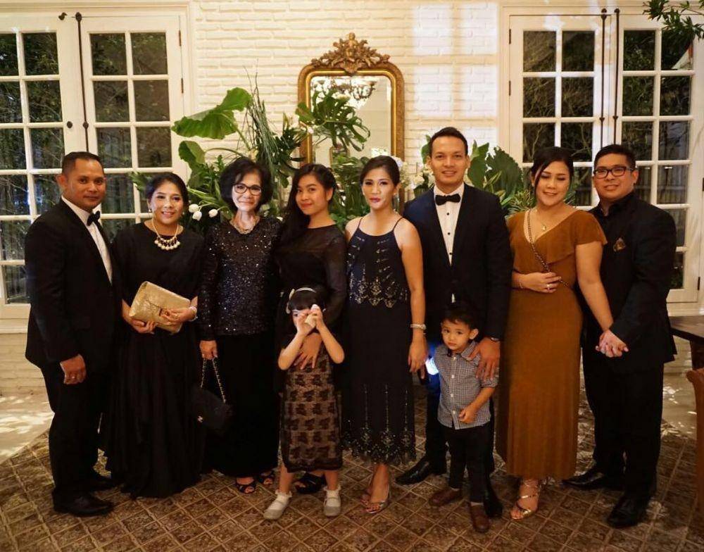 Gaya Kondangan Istri Ben Joshua (instagram.com/elsapasaka_r)