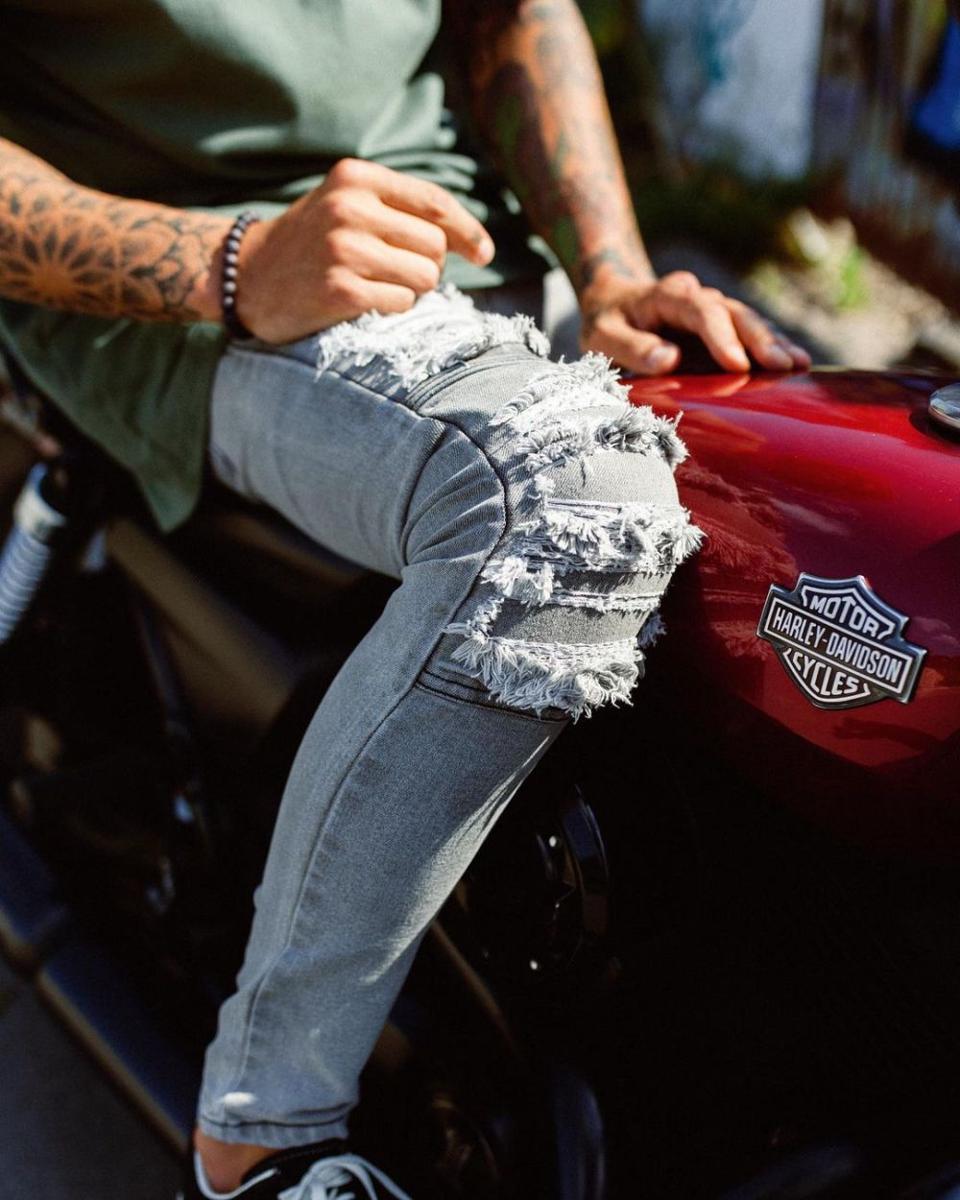 5 Rekomendasi Ripped Jeans Brand Lokal, Harganya Terjangkau!
