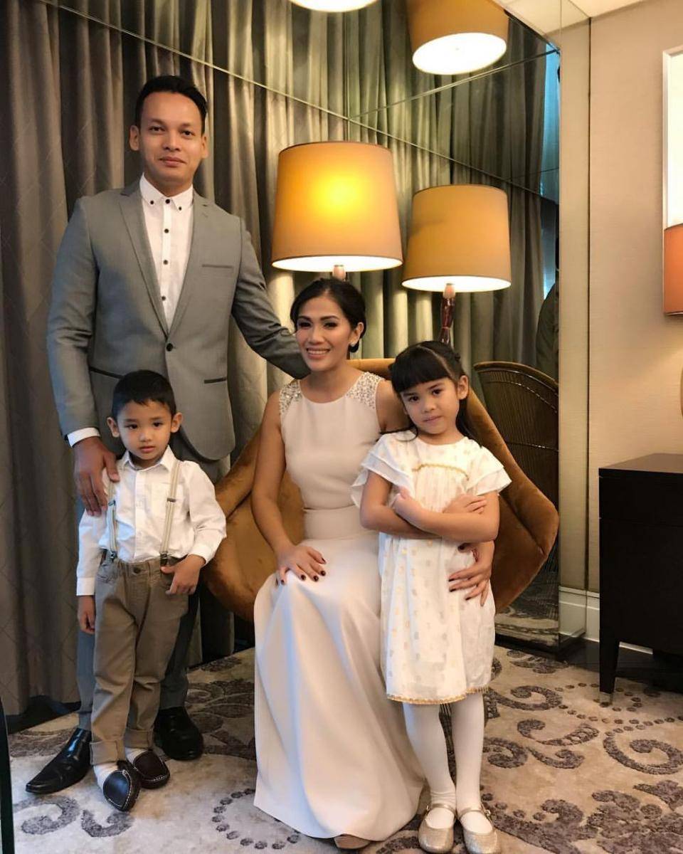 Gaya Kondangan Istri Ben Joshua (instagram.com/elsapasaka_r)