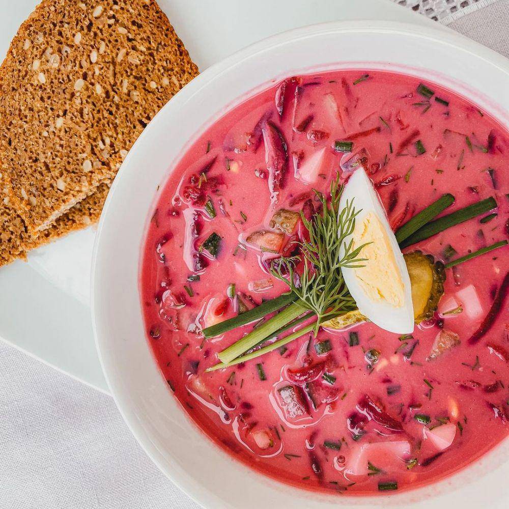 Aukstā Zupa, sup merah muda khas Latvia yang terbuat dari bit (instagram.com/elizezaluma)