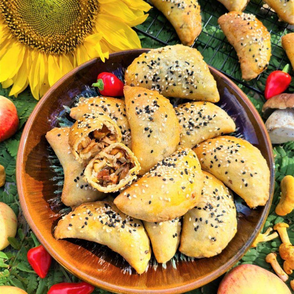 Pīrādziņi, kue kering berbentuk bulan sabit khas Latvia (instagram.com/3muskatrieksti)