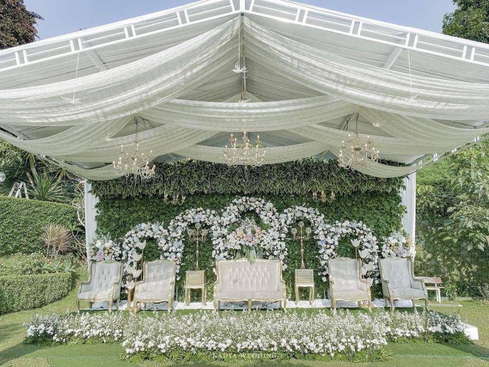 Referensi dekorasi wedding bertema hijau (instagram.com/yani_leksono_)