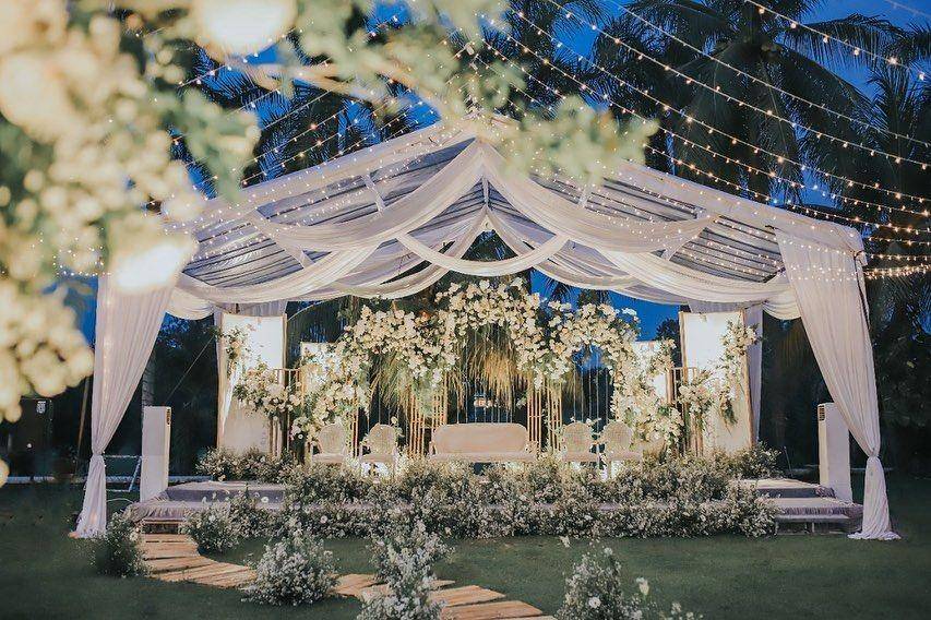 Referensi dekorasi wedding bertema hijau (instagram.com/kimikayodecoration)