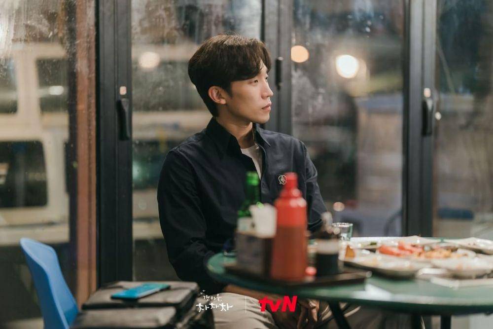 Adegan dalam drama Hometown Cha Cha Cha (Instagram.com/tvn_drama)