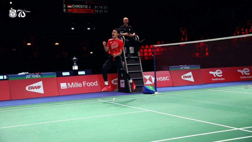 Jonatan Christie selebrasi setelah memenangi laga final Thomas Cup 2020. (instagram.com/badmintom.ina)