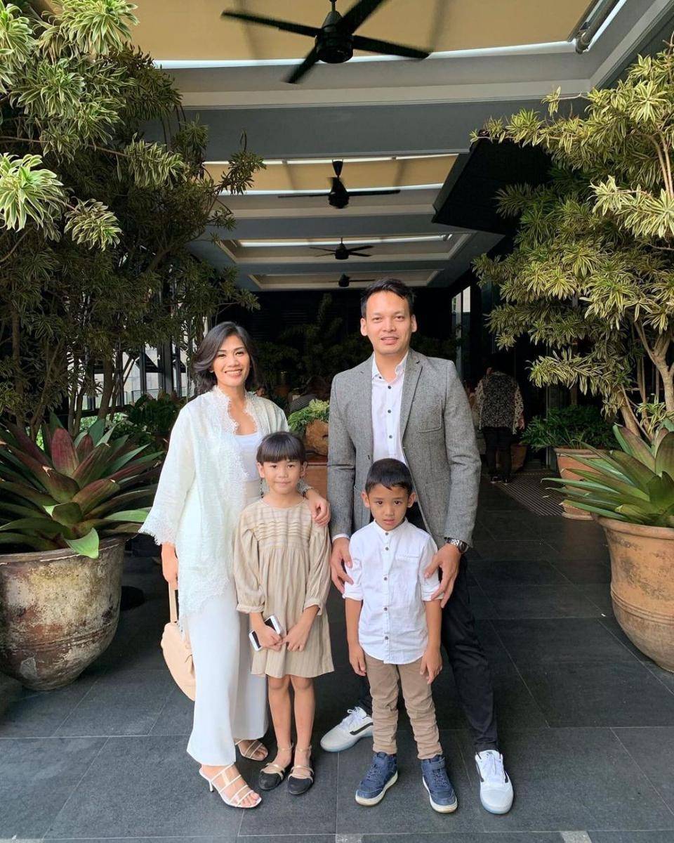 Gaya Kondangan Istri Ben Joshua (instagram.com/elsapasaka_r)