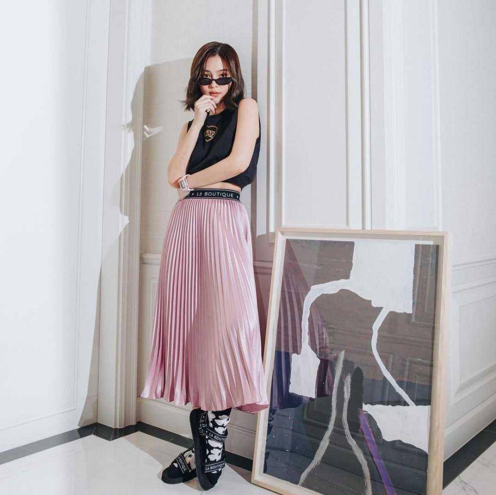 Mix and match rok ala Aom Sushar (instagram.com/aom_sushar)