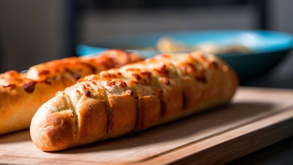 ilustrasi bloomin onion bread (unsplash.com/Madara Moroza)