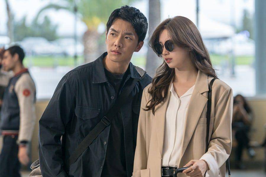 potret kebersamaan Lee Seung Gi dan Bae Suzy dalam drama Vagabond (dok. SBS/Vagabond)