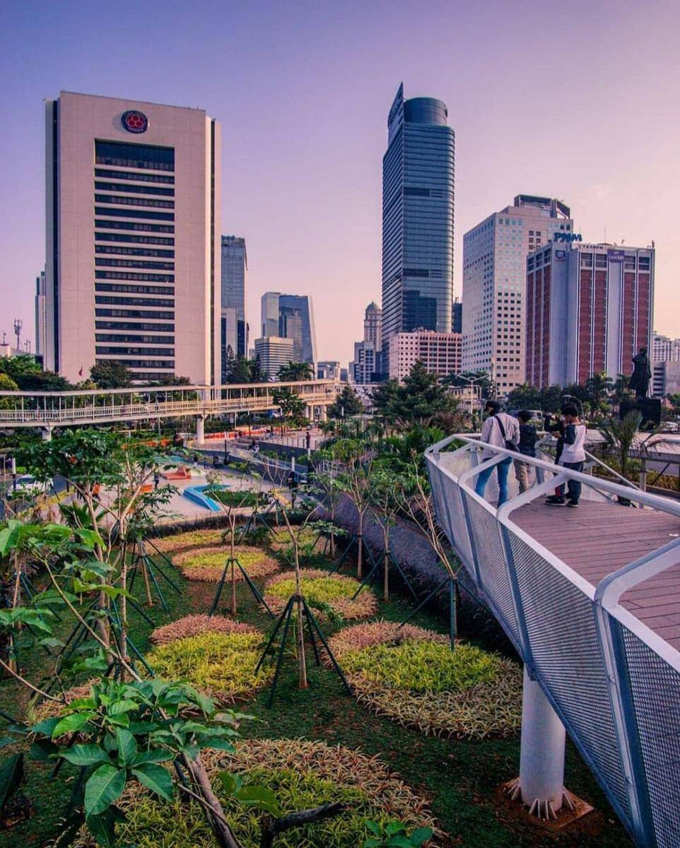 Spot foto di Taman Dukuh Atas, Jakarta (instagram.com/agoes_bimaa)