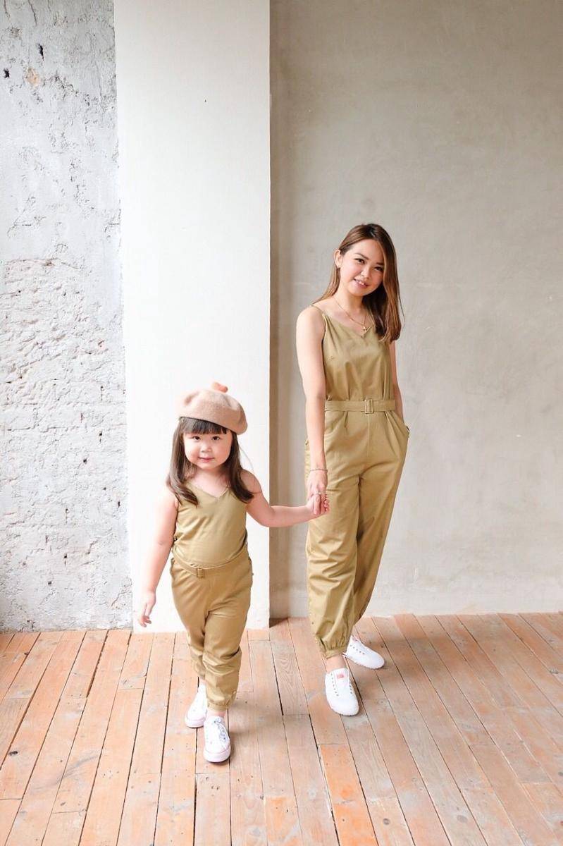 Ilustrasi baju kembar antara ibu dan anak (dok. Kiddiposh)