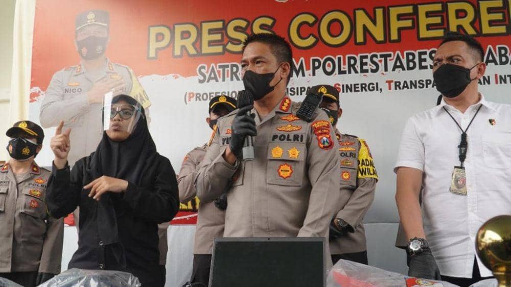 Konferensi pers anev 3 C Polrestabes Surabaya, Senin (18/10/2021) Dok. Humas Polrestabes Surabaya.