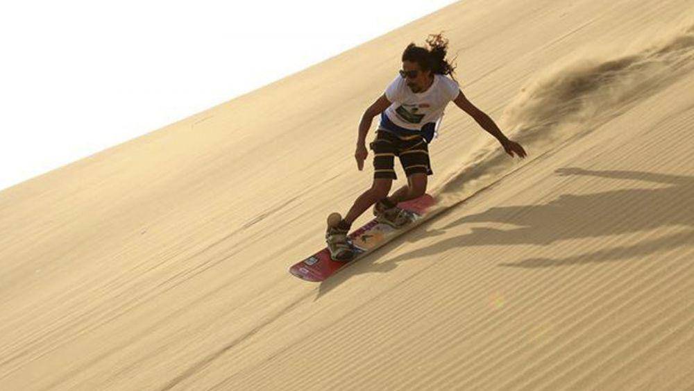 ilustrasi sandboarding (incaworldperu.com)