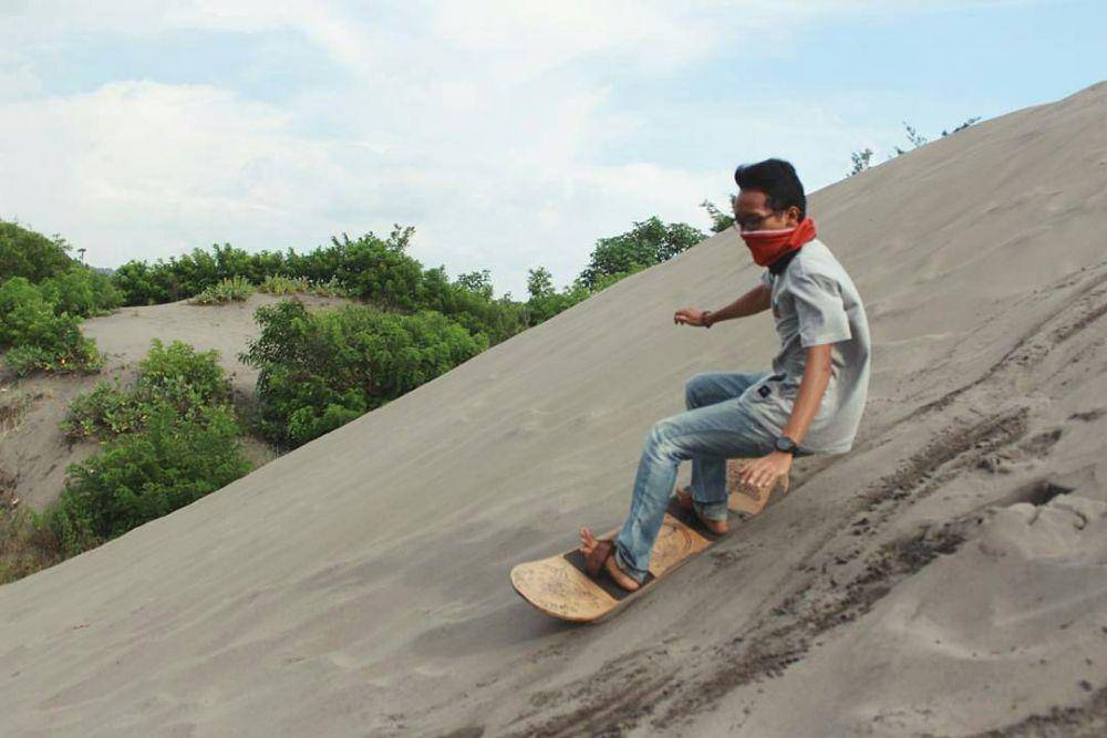 ilustrasi sandboarding (instagram.com/sandboarding_yogyakarta)