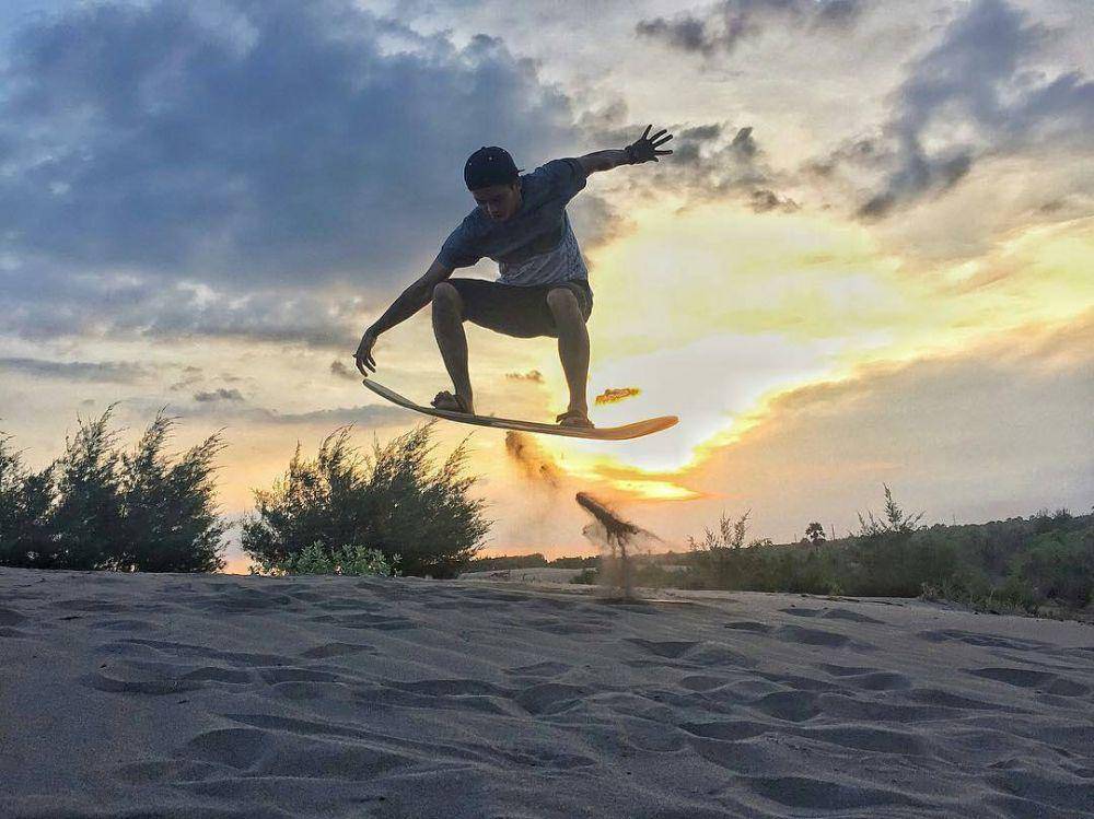 ilustrasi sandboarding (instagram.com/sandboarding_yogyakarta)