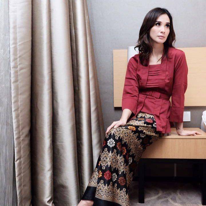 Kebaya Istri Pemain FTV (instagram.com/marshatimothy)