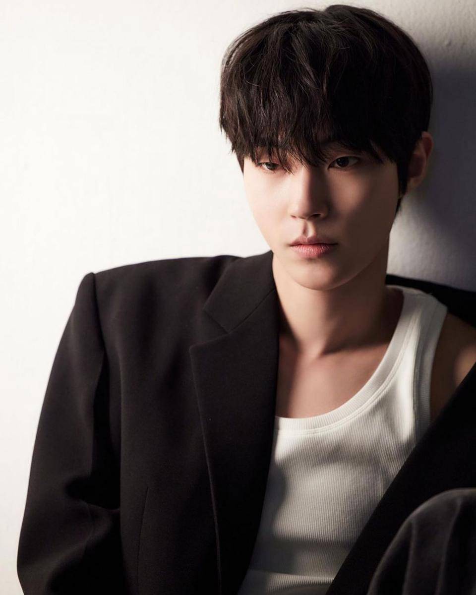 Hwang In Yeop (instagram.com/keyeastofficial)