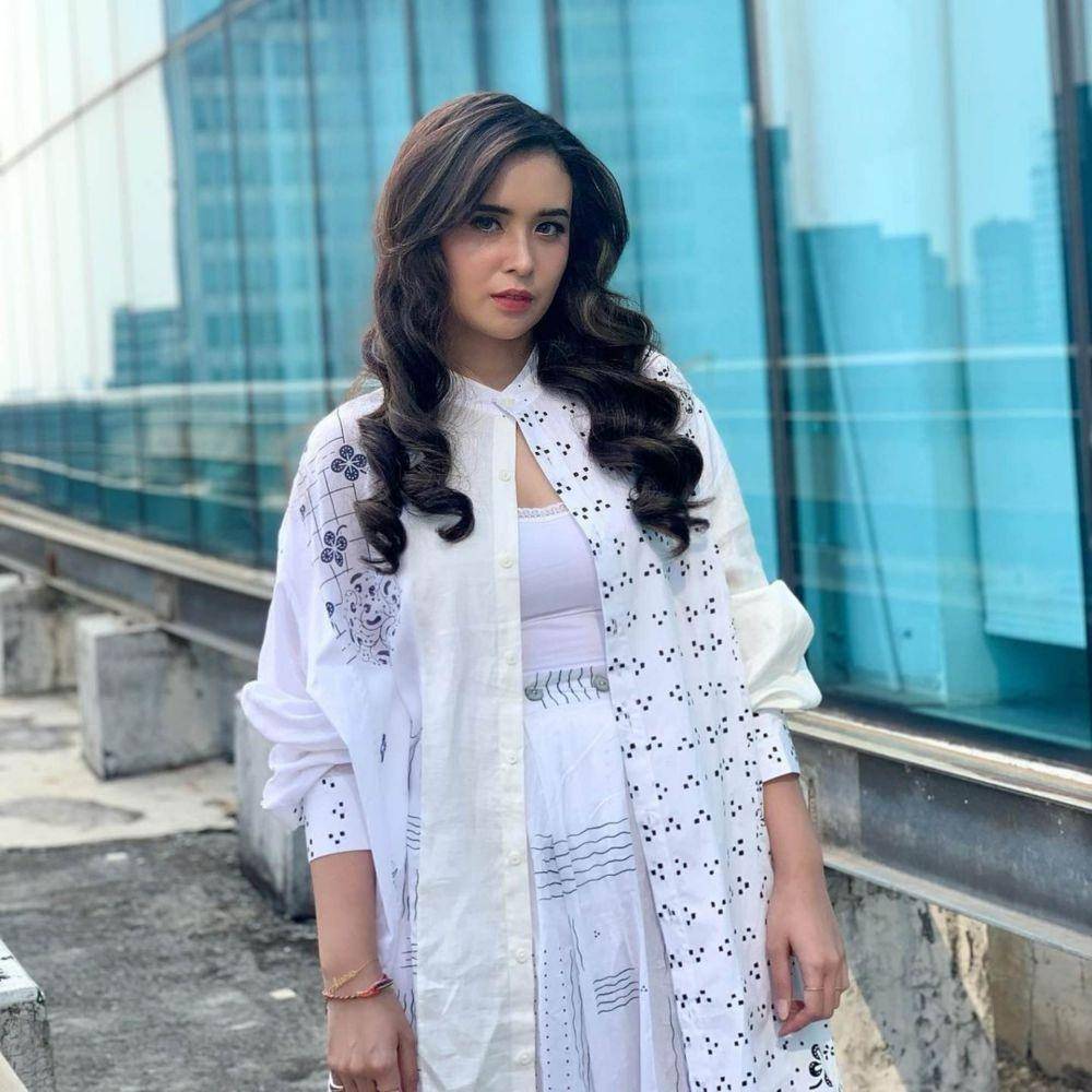 Ayushita (Instagram.com/ayushita/)