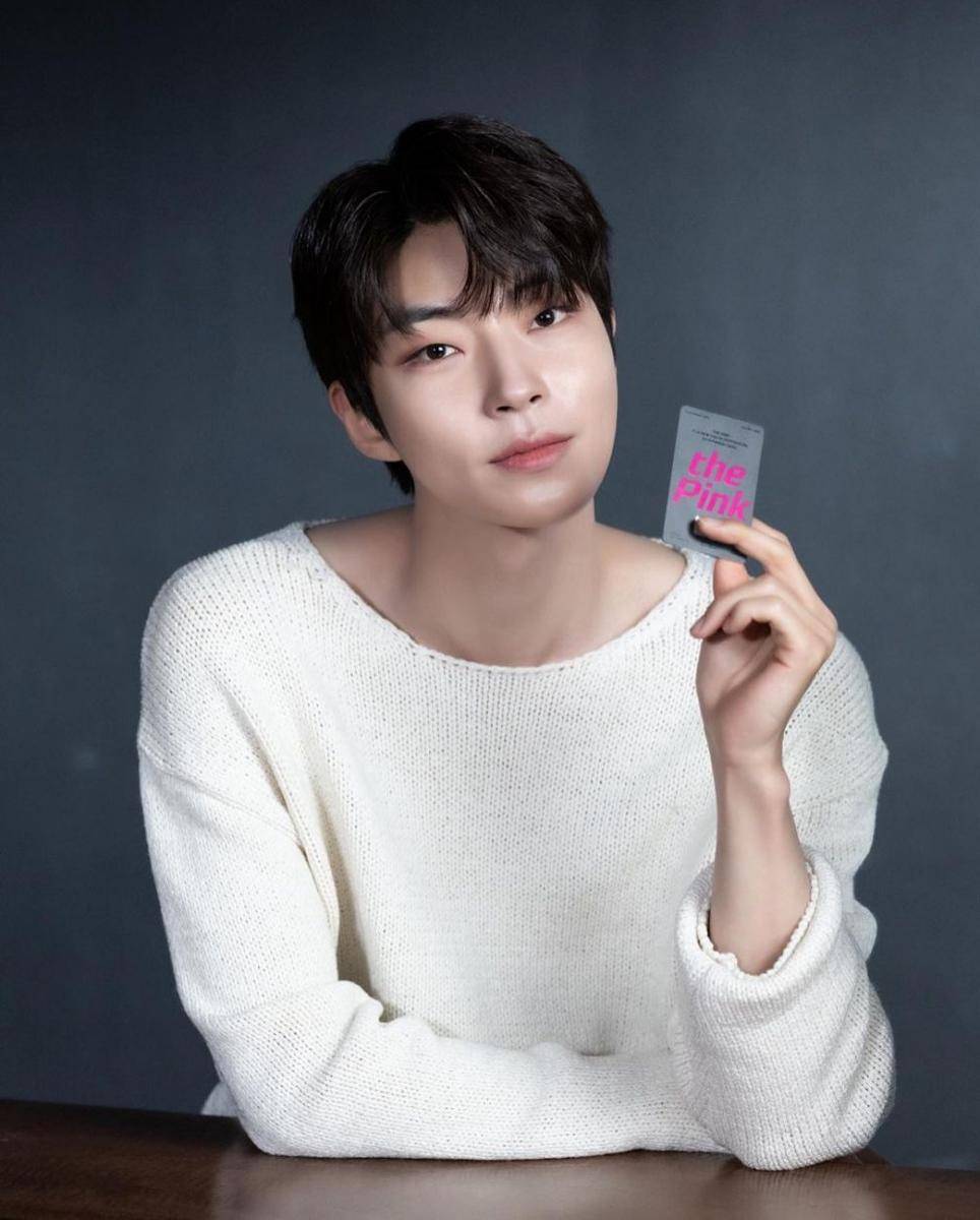 Hwang In Yeop (instagram.com/keyeastofficial)