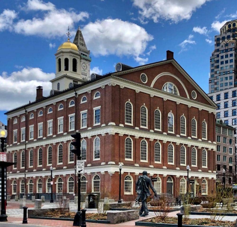 Faneuil Hall (instagram.com/the_high_dee)