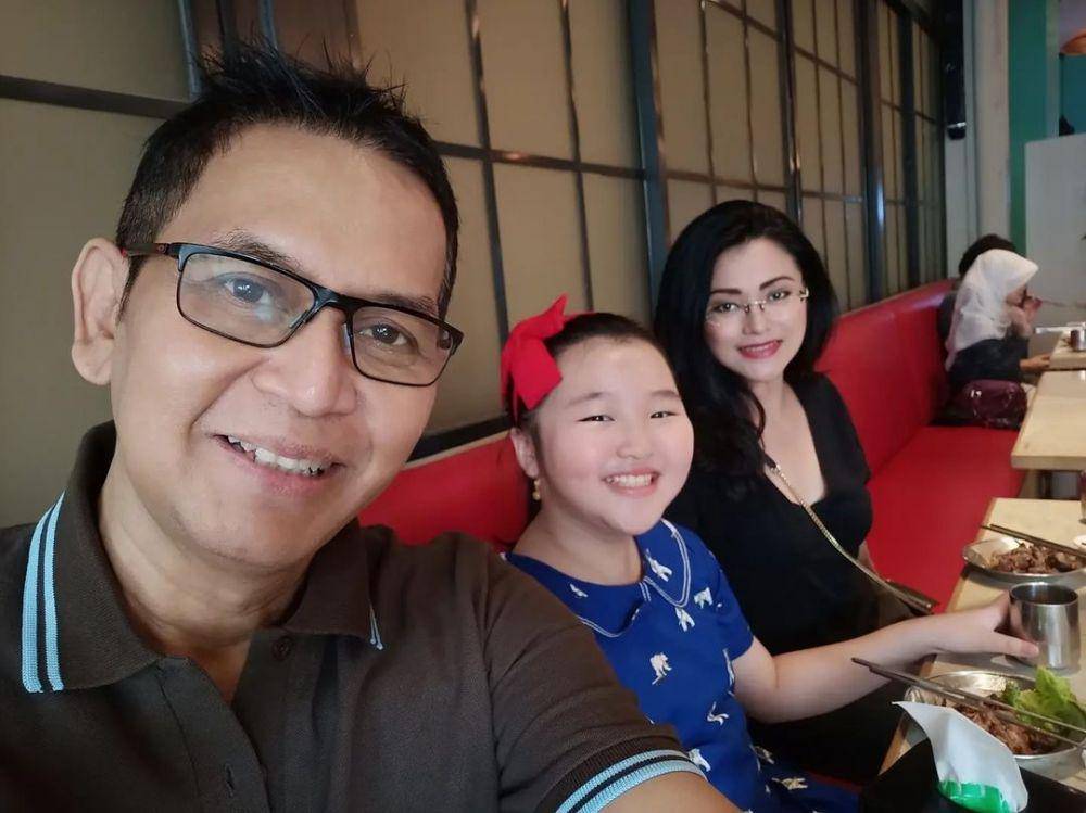 potret Nessa Sadin bersama mantan suami dan anak (instagram.com/nessa_sadin)