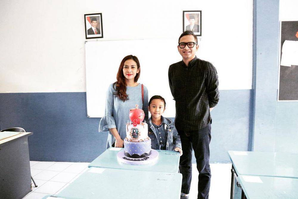 potret Masayu Anastasia bersama Lembu Wiworojati dan anak (instagram.com/masayuanastasia)
