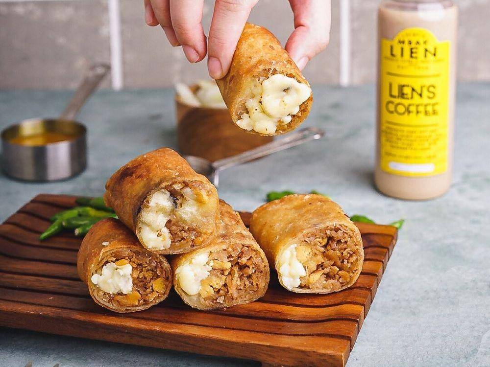Loenpia Mbak Lien isi mozzarella (instagram.com/loenpiambaklien_)