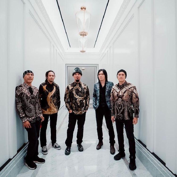 5 Lagu Hits yang Menjadi Pengantar Suksesnya Band Tanah Air