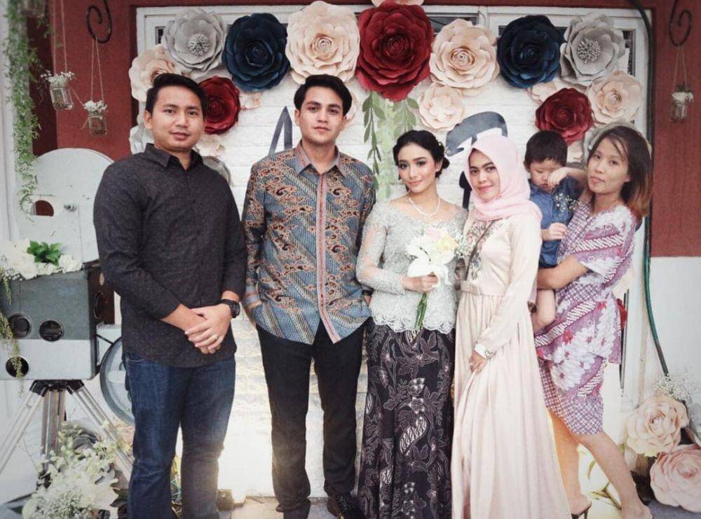 Kebaya Istri Pemain FTV (instagram.com/adzanabs)